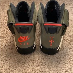 Retro 6 (Travis Scott)